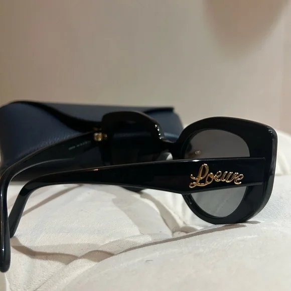 Loewe Black Round Frame Sunglasses with Gold Accents display picture 1
